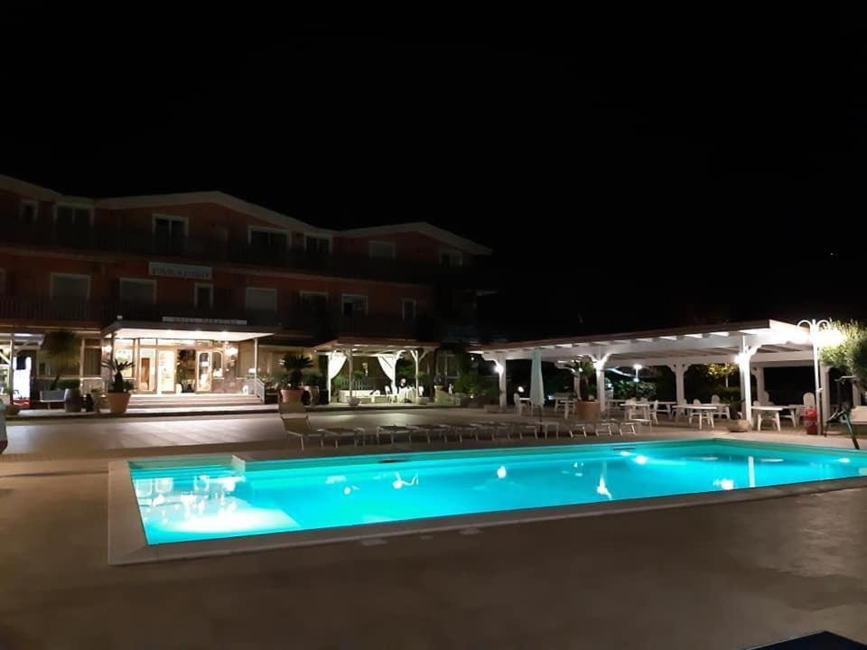 Hotel Ristorante Paradiso Albanella エクステリア 写真