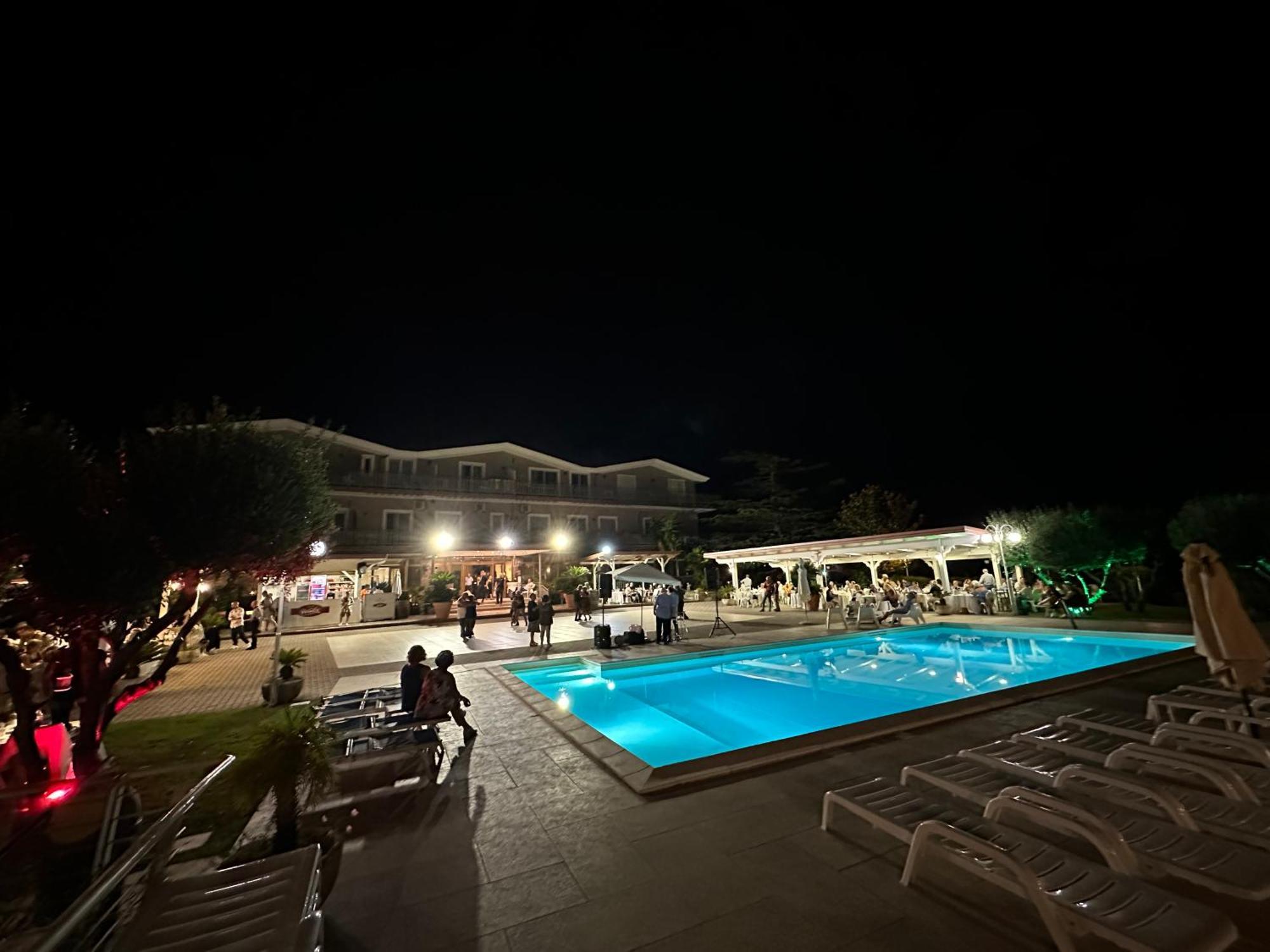 Hotel Ristorante Paradiso Albanella エクステリア 写真