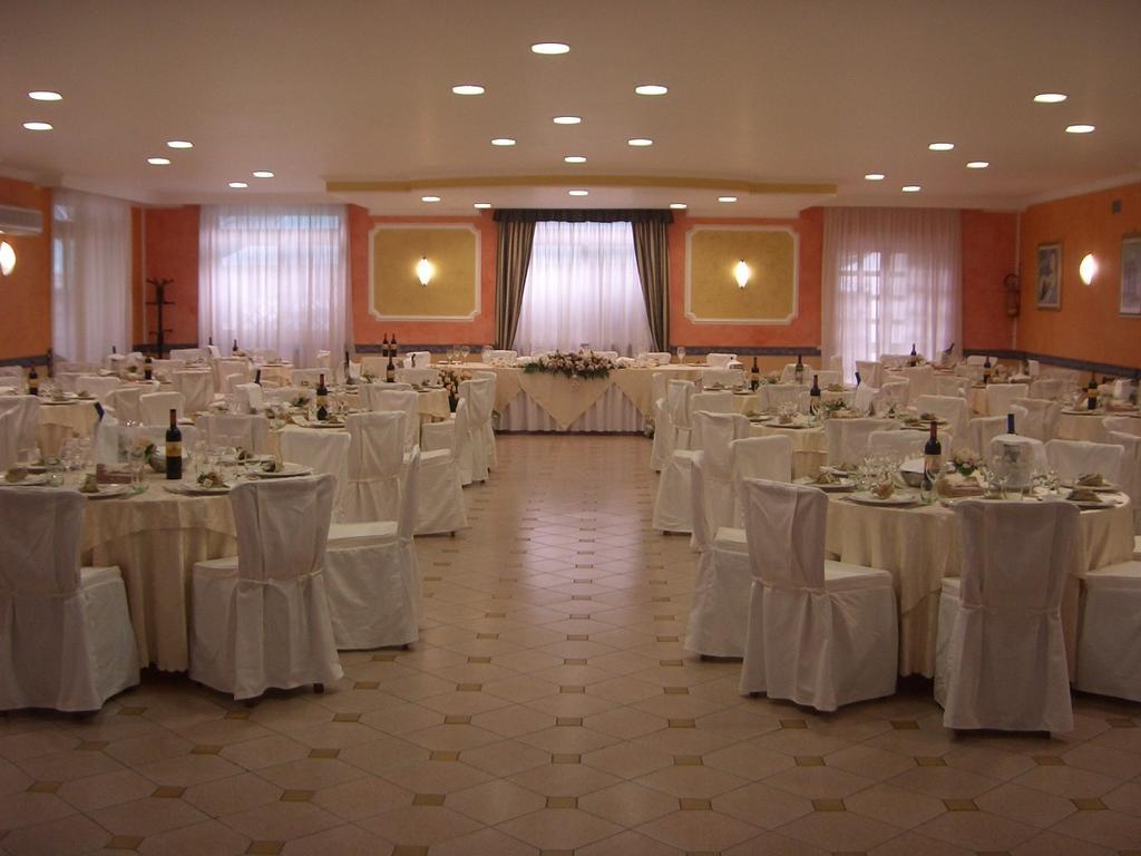 Hotel Ristorante Paradiso Albanella エクステリア 写真
