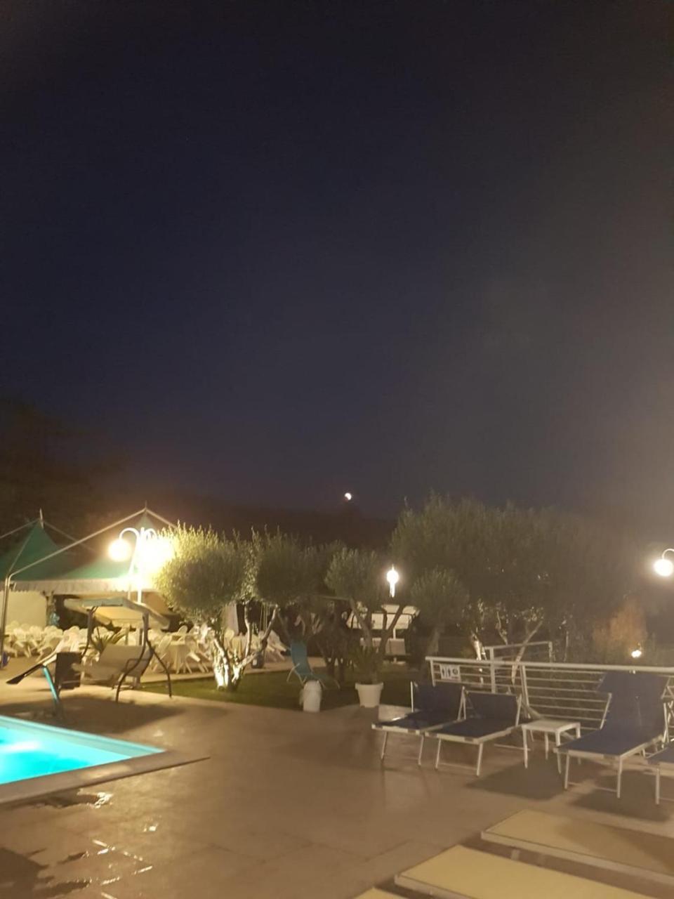 Hotel Ristorante Paradiso Albanella エクステリア 写真