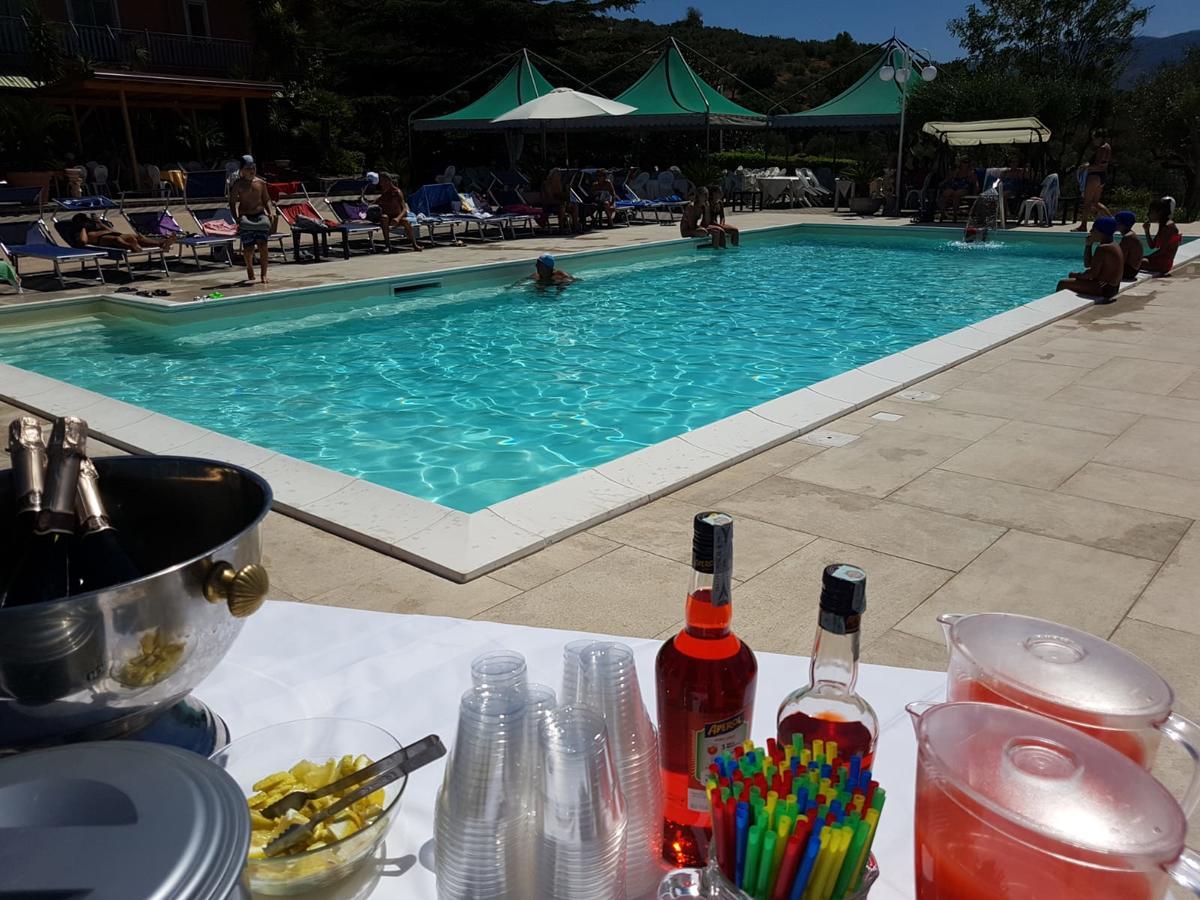 Hotel Ristorante Paradiso Albanella エクステリア 写真